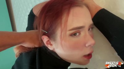 Одам дар даҳон ва пизда Итоаткор редсару скрипи ва кончат дар синаи